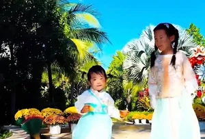 Zhang Jizhong’s Wife Du Xinglin Stuns in Traditional Ao Dai During Ho Chi Minh City Shopping Trip - image 1