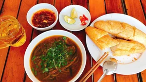 Exploring the Culinary Delicacy of Coconut Core: Why This Vietnamese Specialty is Considered a Luxury Dish - image 1