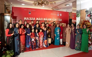 ASEAN Diplomatic Corps Experiences Vietnamese Ao Dai and Chau Ro Cultural Heritage - image 5
