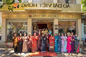 ASEAN Diplomatic Corps Experiences Vietnamese Ao Dai and Chau Ro Cultural Heritage - image 3
