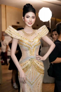 Runner-up Le Kim Khoe Exudes Glamour in Latest High-Fashion Gallery - image 0