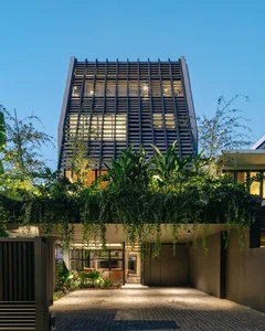 Innovative Urban Architecture: Exploring the Stunning Infinity Garden Townhouse Design - image 3