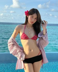 Hot Girl Ly Pham Glows in Bikini During Romantic Getaway with Her Pilot Husband - image 9