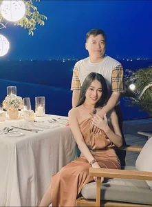 Shark Binh and Phuong Oanh: Natural Beauty Takes Center Stage in Romantic Moment - image 2