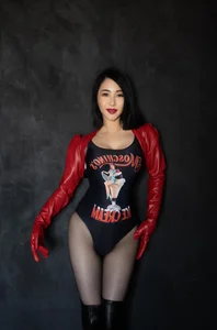 Huong Tram Makes a Bold Stage Comeback with Sensual Performance - image 13