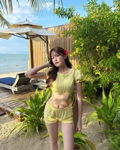 Tang My Han Showcases Her Stunning Physique and Chic Fashion Style - image 3