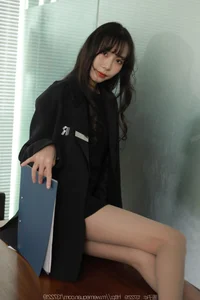 IESS TuanTuan: Professional Long Legs in Suit Aesthetic - image 20