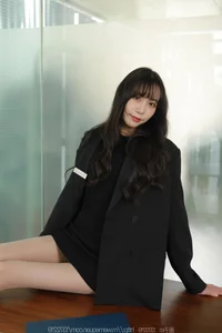 IESS TuanTuan: Professional Long Legs in Suit Aesthetic - image 113