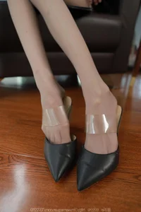 IESS TuanTuan: Professional Long Legs in Suit Aesthetic - image 149
