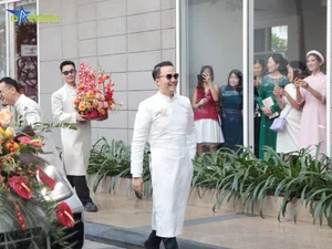 Groom Vinh Nguyen Shines in Elegant Ao Dai for Engagement to Diem My 9X - image 0