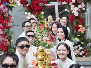 Groom Vinh Nguyen Shines in Elegant Ao Dai for Engagement to Diem My 9X - image 2