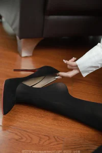 IESS Xiao Bao Glossy High Heels and Elegant Fashion Series - image 29