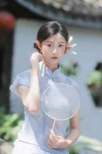 Modern Muse: The Captivating Cool Chinese Aesthetics of Tong Xuan Qi - image 0