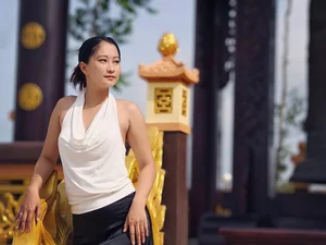 A Closer Look at the Sophisticated Charm of NSND Việt Anh’s Partner - image 1