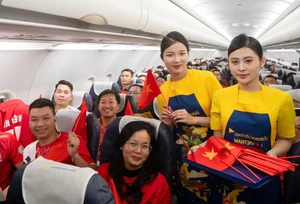 Vietnamese Fans Travel for ASEAN Cup Final Support and Tourism - image 4