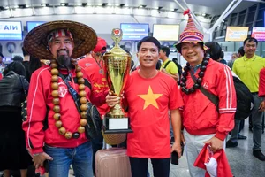 Vietnamese Fans Travel for ASEAN Cup Final Support and Tourism - image 5