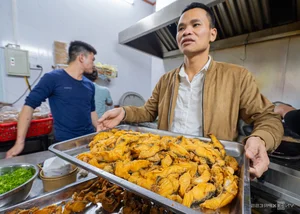 Hanoi's Famous Milk Fish Noodle Soup: Selling 1,000 Bowls Daily - image 5