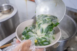 Hanoi's Famous Milk Fish Noodle Soup: Selling 1,000 Bowls Daily - image 7