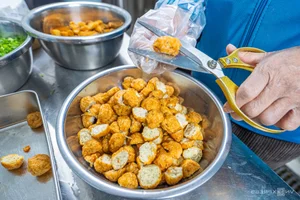 Hanoi's Famous Milk Fish Noodle Soup: Selling 1,000 Bowls Daily - image 3
