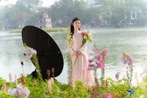 Charming Hanoi: Capturing the Soul of Lunar New Year in Traditional Ao Dai - image 7