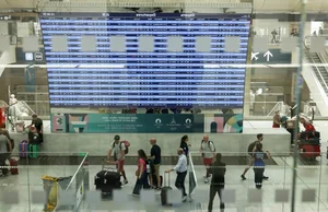 Global Tech Outage Causes Chaos: Travelers Stranded at Airports Due to Blue Screen Error - image 7
