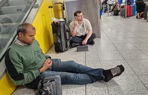 Global Tech Outage Causes Chaos: Travelers Stranded at Airports Due to Blue Screen Error - image 0