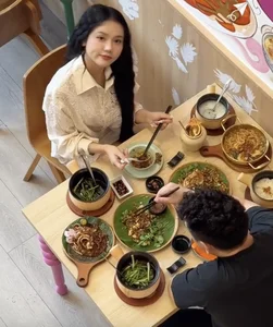 Influencer Bo Chanh's Candid Camera Beauty Sparks Online Discussion - image 2