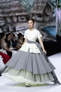 Nam Em Brings Traditional Western Vietnamese Wedding Culture to the Runway - image 5