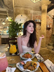 Former Volleyball Star Đặng Thu Huyền Dazzles in Latest Bikini Photoshoot Highlighting Athletic Grace - image 4