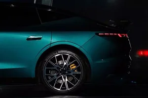 Lynk & Co 10 Official Debut: Breakthrough Ultra-Fast Charging from 0 to 80% in 5.5 Minutes - image 0