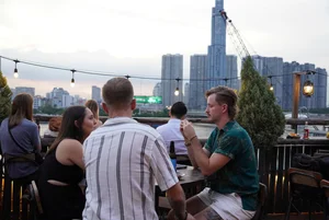 Top Rooftop Cafes in HCMC to Watch the New Metro Line - image 7