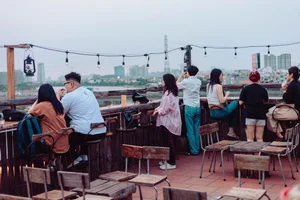 Top Rooftop Cafes in HCMC to Watch the New Metro Line - image 3