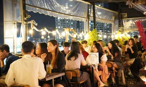 Top Rooftop Cafes in HCMC to Watch the New Metro Line - image 2