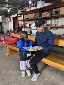 Loi Con Wins Hearts with Clever Response to Difficult Questions About Quang Linh Vlog - image 0