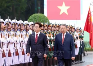 General Secretary and President To Lam Presides Over Official Welcome for South Korean President - image 1
