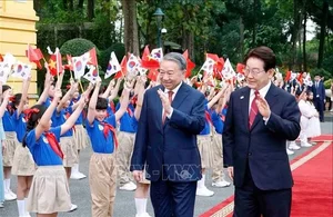 General Secretary and President To Lam Presides Over Official Welcome for South Korean President - image 6