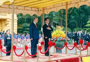 General Secretary and President To Lam Presides Over Official Welcome for South Korean President - image 7
