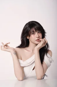 Truong Quynh Anh Captivates Fans with Stunning Visuals: A Deep Dive into Her Radiant Style and Career - image 2
