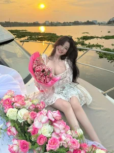 The Art of the Summer Photo Dump: Exploring Coastal Elegance with Saigon’s Leading Influencer - image 0