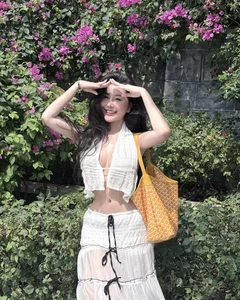 The Art of the Summer Photo Dump: Exploring Coastal Elegance with Saigon’s Leading Influencer - image 8