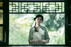 Elegant Modern Cheongsam Fashion by Qu Qi: YiTuYu Art Language Vol.9352 - A Stunning Collection of Fresh Qipao Style and Artistic Photography - image 0