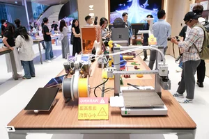 HONOR Alpha Store Shenzhen: A Revolutionary Concept in Modern Tech Retail - image 14