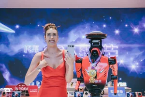 HONOR Alpha Store Shenzhen: A Revolutionary Concept in Modern Tech Retail - image 15
