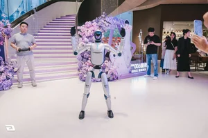 HONOR Alpha Store Shenzhen: A Revolutionary Concept in Modern Tech Retail - image 17