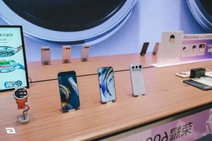 HONOR Alpha Store Shenzhen: A Revolutionary Concept in Modern Tech Retail - image 4