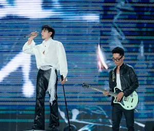 Isaac Delivers Show-Stopping Performance Earning High Praise from Trấn Thành and Fans Alike - image 1