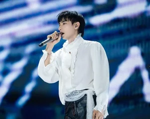 Isaac Delivers Show-Stopping Performance Earning High Praise from Trấn Thành and Fans Alike - image 3