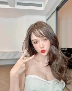 Ageless Beauty Joe Chen Shares Heartwarming Moments with Husband Alan Chen in New Photos - image 1