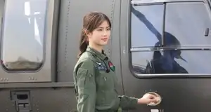 Stunning Female Military Pilot Captivates Viewers with Fairy-like Beauty - image 6