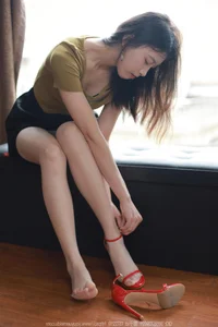 Elegant High-Slit Dress Collection Featuring Xiao Jiu for IESS - image 3